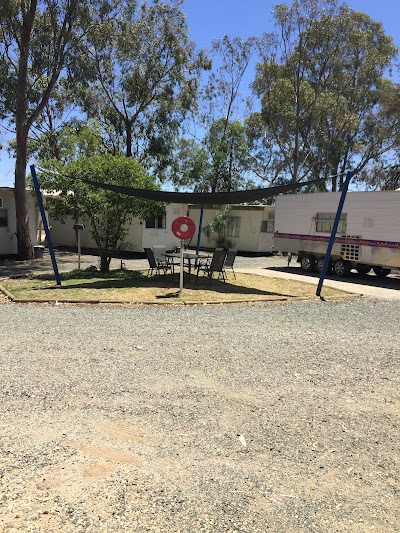 Deni Car-O-Tel & Caravan Park